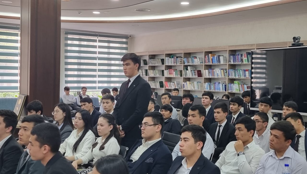 Инсон ҳуқуқлари уйида сайёр дарс