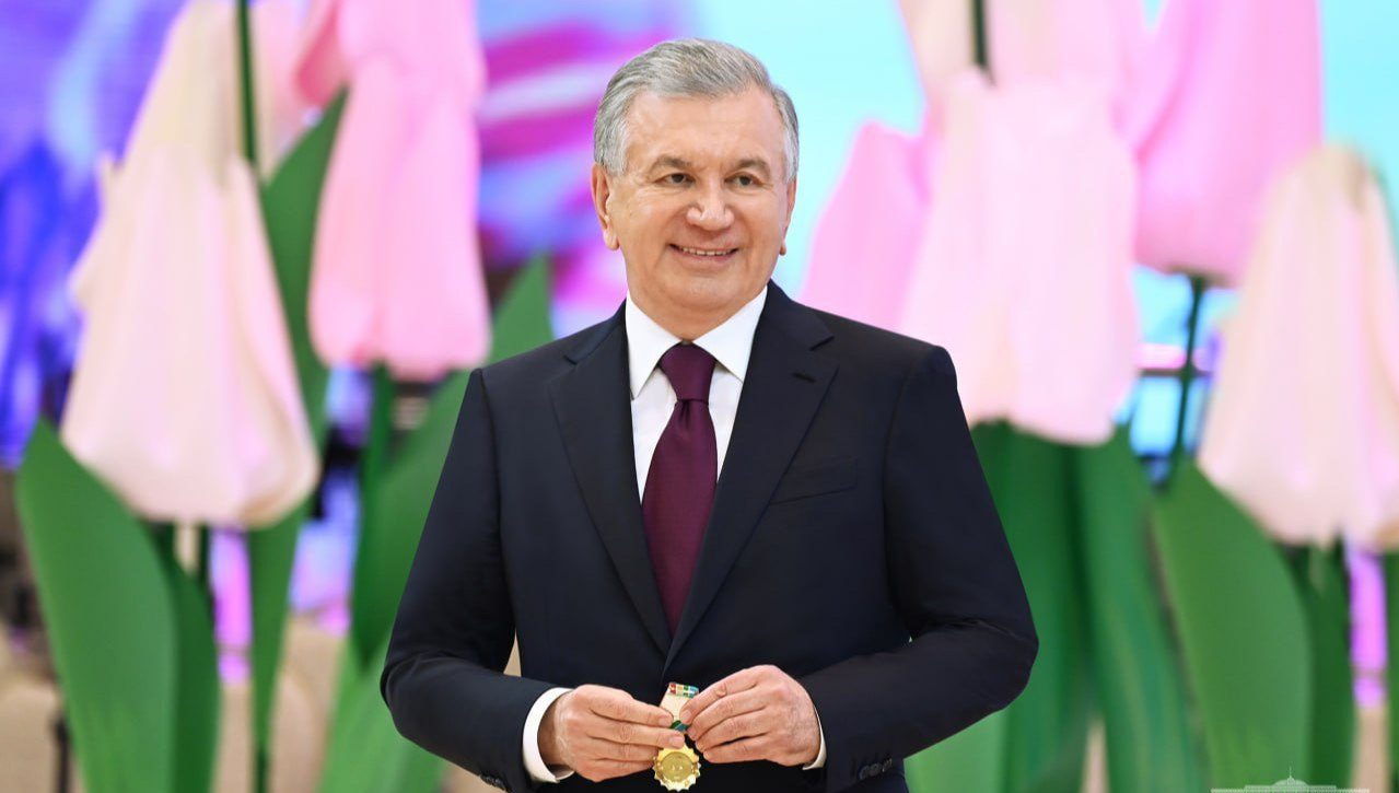 Шавкат Мирзиёев: уважение чести и достоинства человека начинается прежде всего с уважения к нашим дорогим женщинам