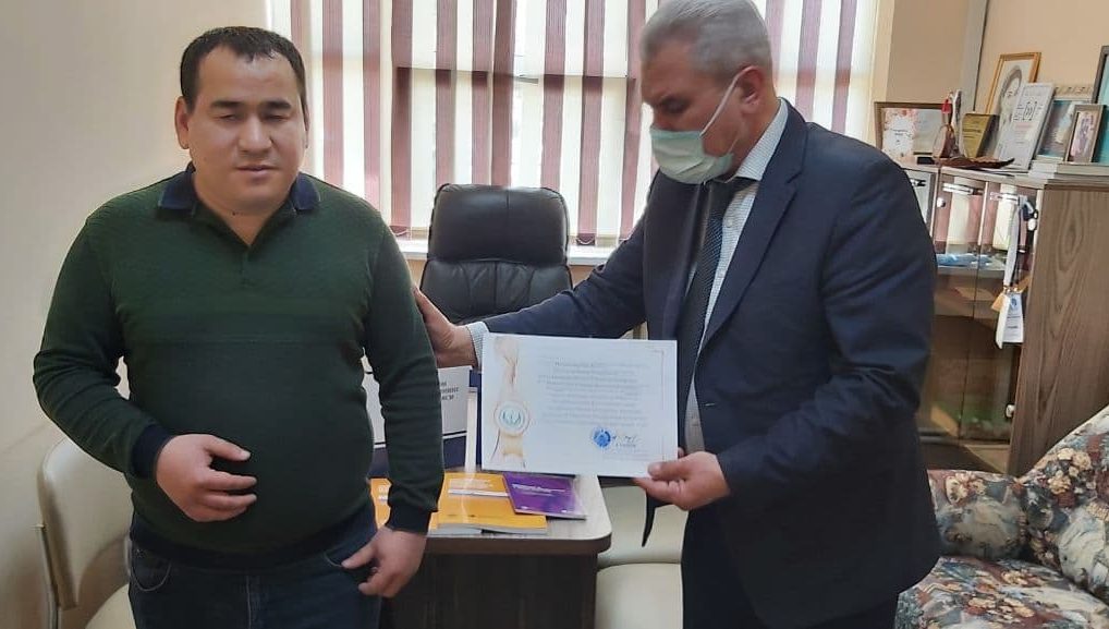 Брайл ёзувидаги ҳуқуқий нашрлар “Китобхонлик ҳафталиги” доирасида беғараз тарқатилди