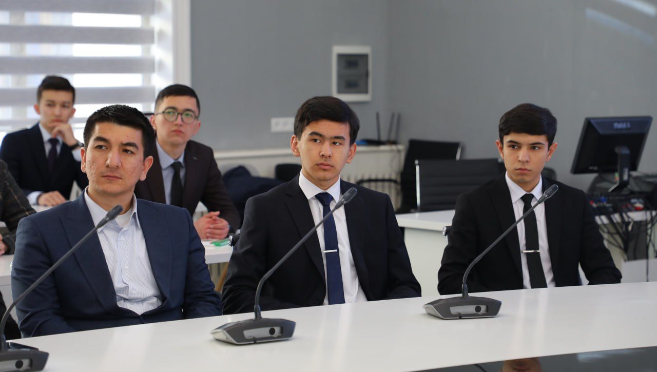 The International Law Faculty of the University of World Economy and Diplomacy (UWED) proudly hosted a captivating guest lecture on December 13, 2023, by esteemed Professor Rein Müllerson, a renowned expert in International Law