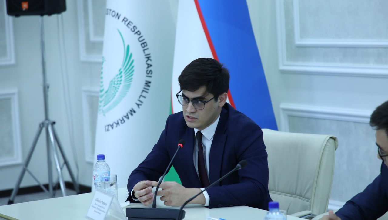 Инсон ҳуқуқлари бўйича ўқув курси тингловчиларига сертификатлар топширилди