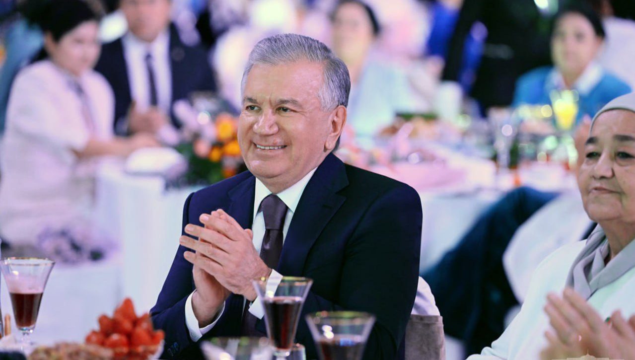Шавкат Мирзиёев: уважение чести и достоинства человека начинается прежде всего с уважения к нашим дорогим женщинам