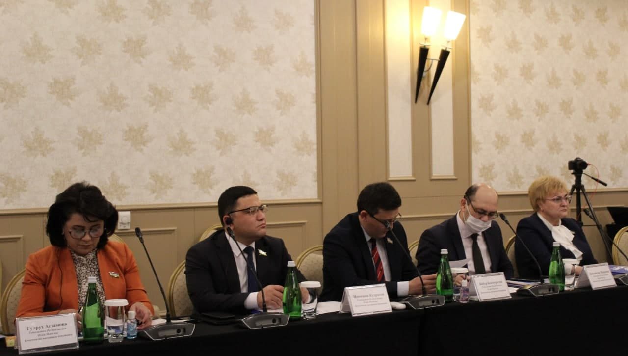  Руководства для парламентариев по безгражданству и защите беженцев переведены на узбекский язык