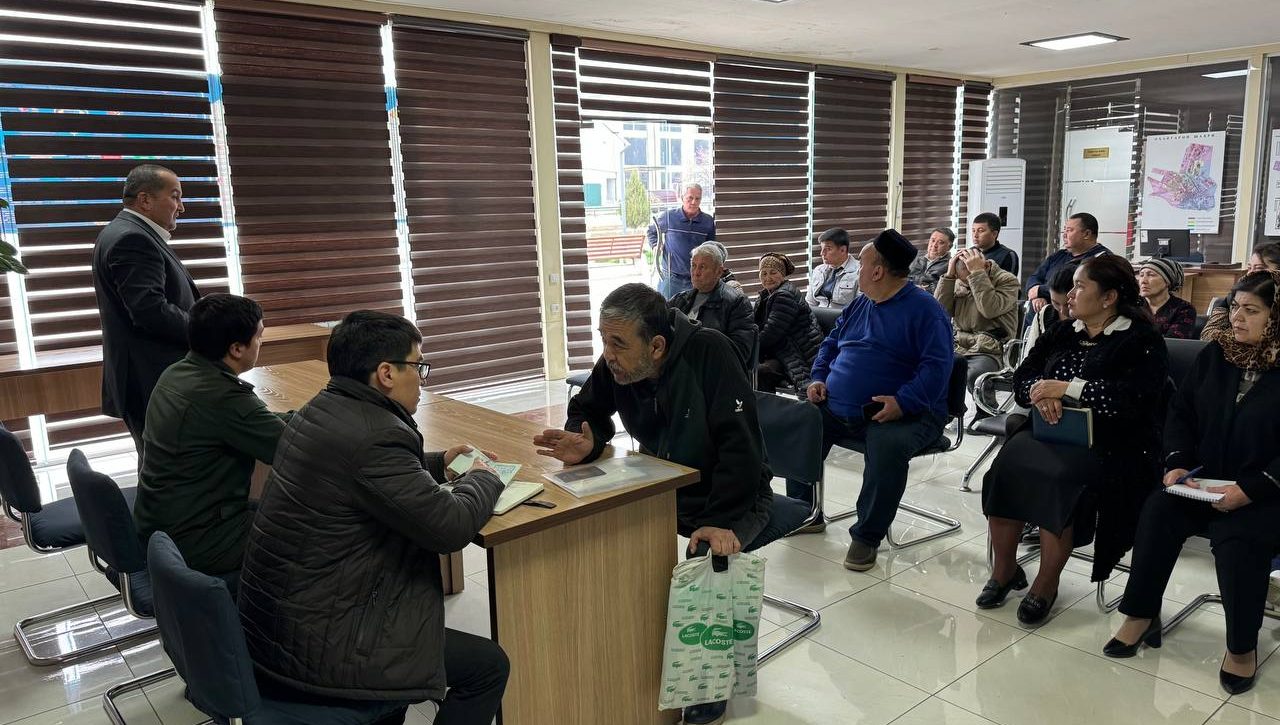 Оҳангаронда фуқаролар билан учрашув ва сайёр қабул  ўтказилди