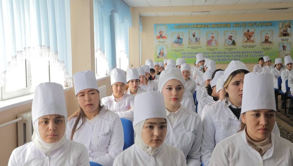 Мамлакатимизда шу кунларда «Инсон ҳуқуқлари ҳафталиги» ўтказилмоқда. Ҳафталик доирасида Чирчиқ тиббиёт коллежида «Судья ва ёшлар» учрашуви бўлиб ўтди. Учрашувда фуқаролик ишлари бўйича Чирчиқ туманлараро суди судьялари Шоира Эрметова, Қизлархон Ағзамова, Нозимжон Исмоилов, коллеж ўқитувчи ва ўқувчилари ҳамда ОАВ вакиллари иштирок этди.