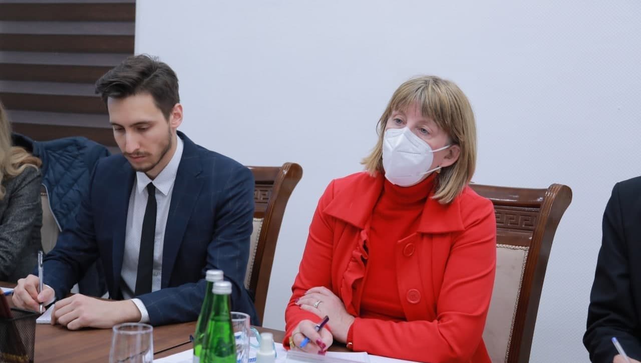 Жорий йилнинг 2 декабрь куни Қорақалпоғистон Республикаси прокурори Фархат Алламбергеновнинг Бирлашган Миллатлар Ташкилоти Инсон ҳуқуқлари Кенгашининг Терроризмга қарши курашда инсон ҳуқуқларини рағбатлантириш ва ҳимоя қилиш масалалари бўйича махсус маърузачиси Фионнуала Ни Аолайн билан учрашуви бўлиб ўтди.