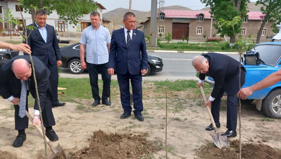 Акмал Саидов Жиззахдаги “Яшил макон” умуммиллий акциясида қатнашди