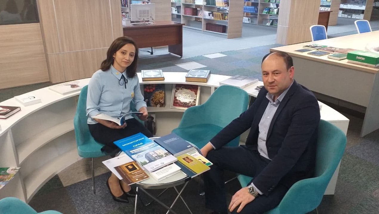Марказ томонидан яна бир мактаб кутубхонасига китоблар тақдим этилди