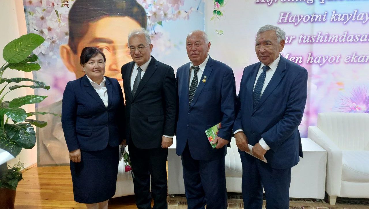 Жиззахдаги ижод мактабида “Уч авлод” учрашуви бўлди