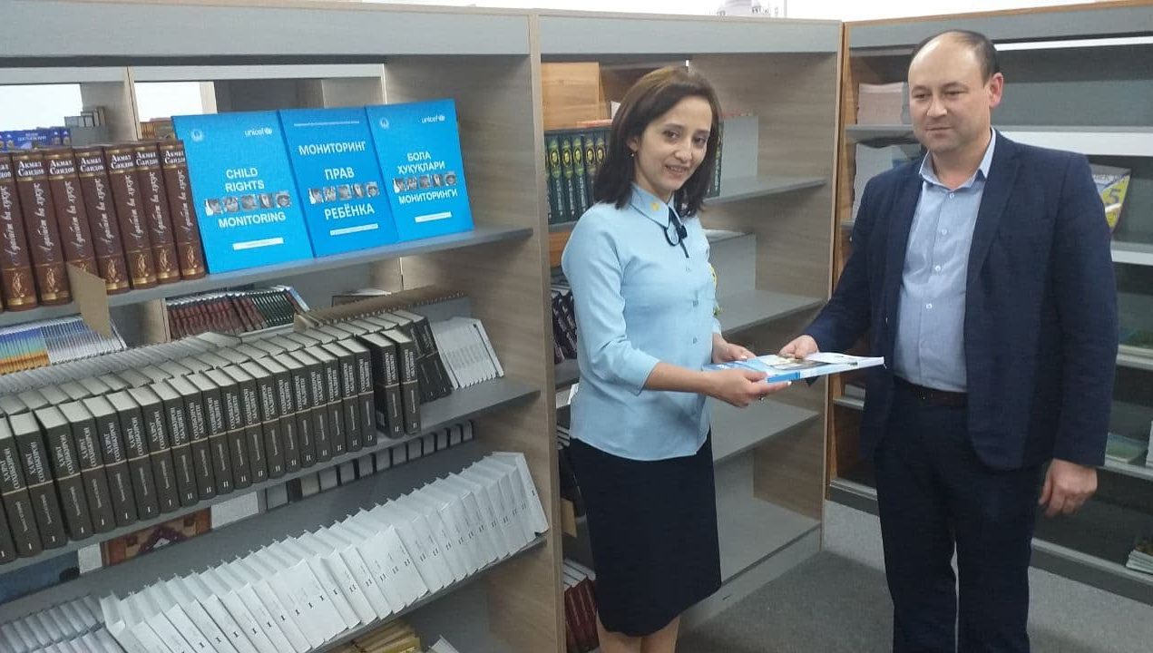 Марказ томонидан яна бир мактаб кутубхонасига китоблар тақдим этилди