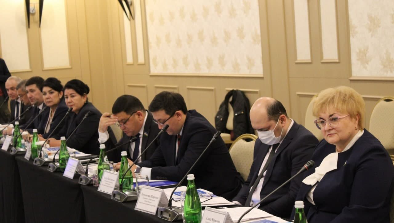  Руководства для парламентариев по безгражданству и защите беженцев переведены на узбекский язык