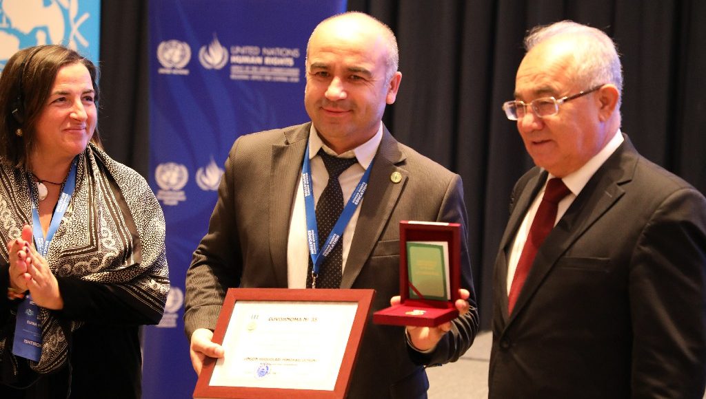 The badge "For the protection of human rights" was handed over to its owners
