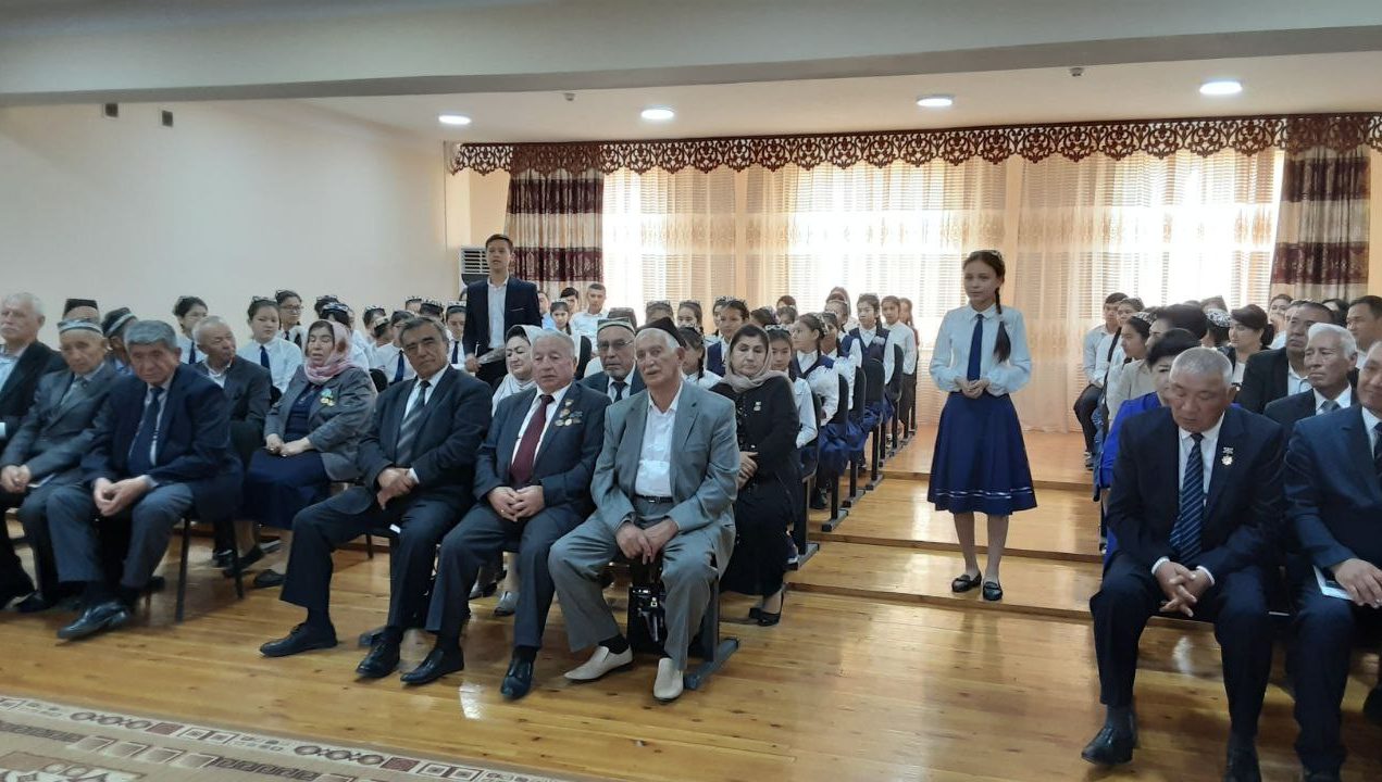 Жиззахдаги ижод мактабида “Уч авлод” учрашуви бўлди