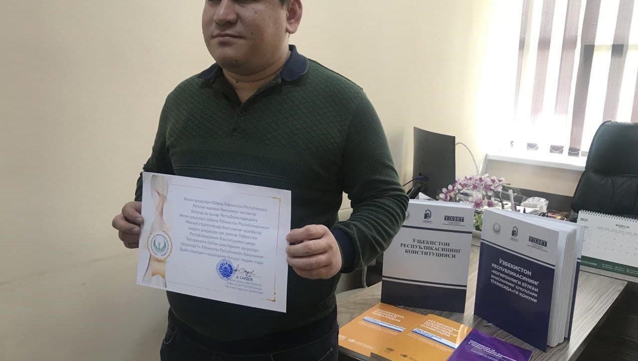 Брайл ёзувидаги ҳуқуқий нашрлар “Китобхонлик ҳафталиги” доирасида беғараз тарқатилди