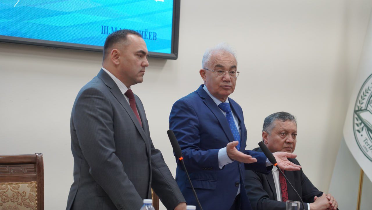 Академик ва ёшлар учрашуви: Акмал Саидов Термиз давлат университетида