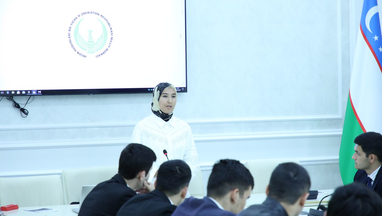 Дебат-клубнинг навбатдаги йиғилиши аёллар ҳуқуқларига бағишланди