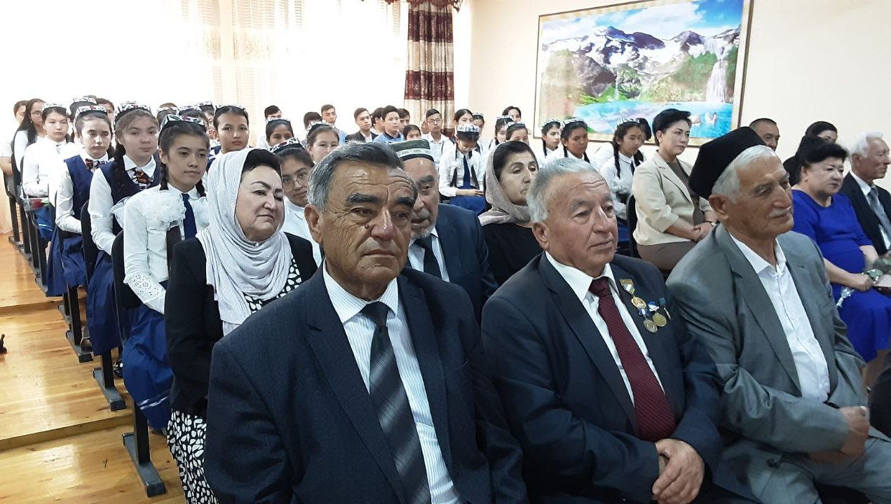 Жиззахдаги ижод мактабида “Уч авлод” учрашуви бўлди