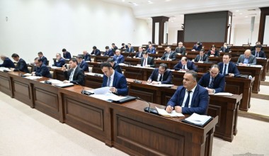 Яратилган имкониятларга қарамасдан, айрим ҳудудларда аҳоли бандлигини таъминлаш кўрсаткичлари яхши эмаслиги кўрсатиб ўтилди.