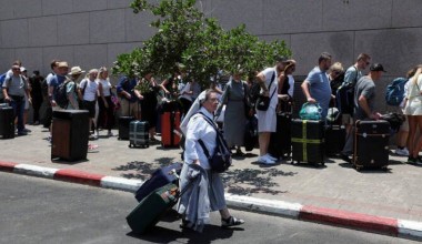 Ko‘plab xorijliklar Erondan Ozarbayjon va Armanistonga qochdi