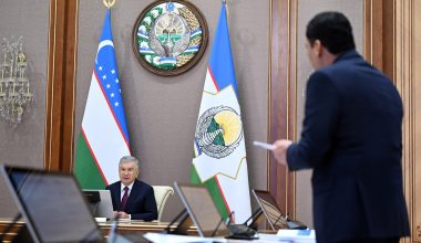 Давлат хизматчилари меҳнатига ҳақ тўлаш тизимини такомиллаштириш бўйича таклифлар кўриб чиқилди