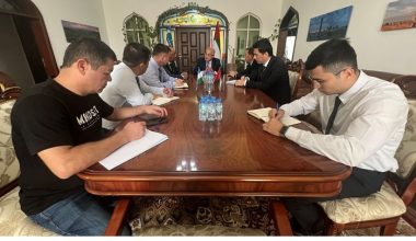 Конституциявий комиссия раиси БААда ватандошлар билан учрашди