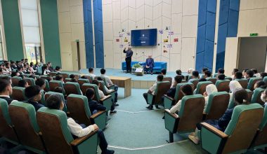 Нурафшон шаҳридаги Президент мактабида таниқли академиклар билан учрашув бўлди