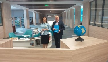 Марказ томонидан яна бир мактаб кутубхонасига китоблар тақдим этилди