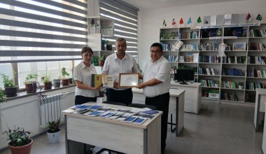 Buxoro axborot-kutubxona markaziga inson huquqlariga oid yangi adabiyotlar topshirildi