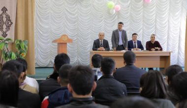 Қорақалпоғистон Республикаси юридик техникумида “Инсон ҳуқуқлари – олий қадрият” мавзусида “Судья ва ёшлар” учрашуви бўлиб ўтди. Унда Қорақалпоғистон Республикаси суди раиси К. Тарихов, Қорақоалпоғистон Республикаси маъмурий суди раиси А. Нурлипесов ва бошқалар иштирок этди.