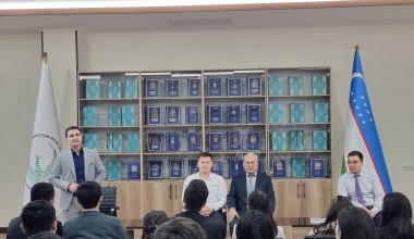 Инсон ҳуқуқлари уйида сайёр дарс