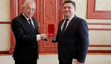 Esdalik nishonlari topshirildi