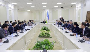 Парламентда инсон ҳуқуқлари мавзусида сўз борди