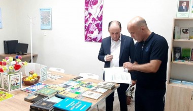 Milliy markaz tomonidan Mehribonlik uyiga kitoblar topshirildi